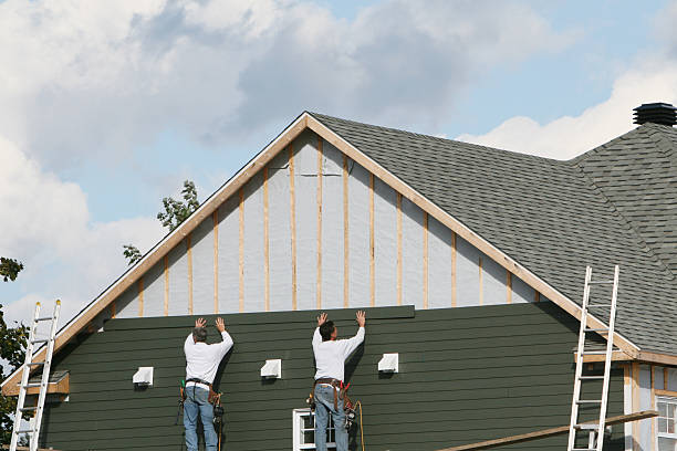 Professional Siding Installation technician working in Belleville, IL